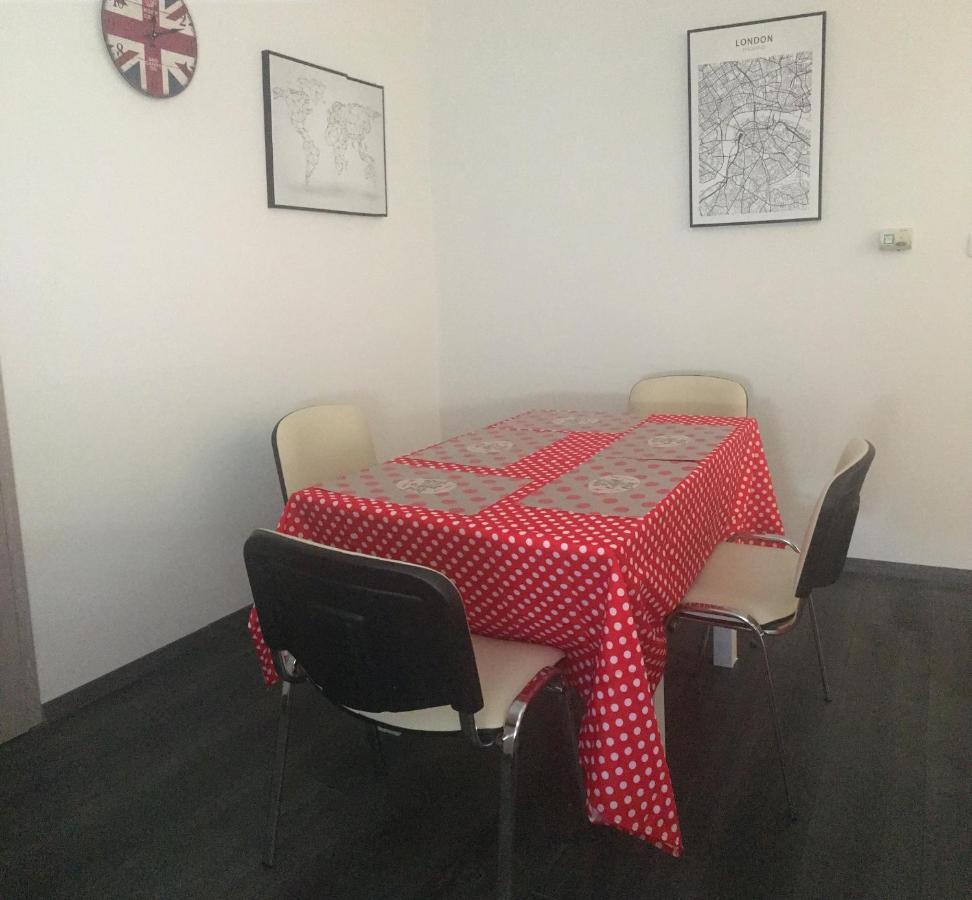 Buckingham Palace Apartman, デブレツェン エクステリア 写真